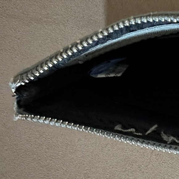 Vera Wang Wristlet mini - Picture 7 of 7